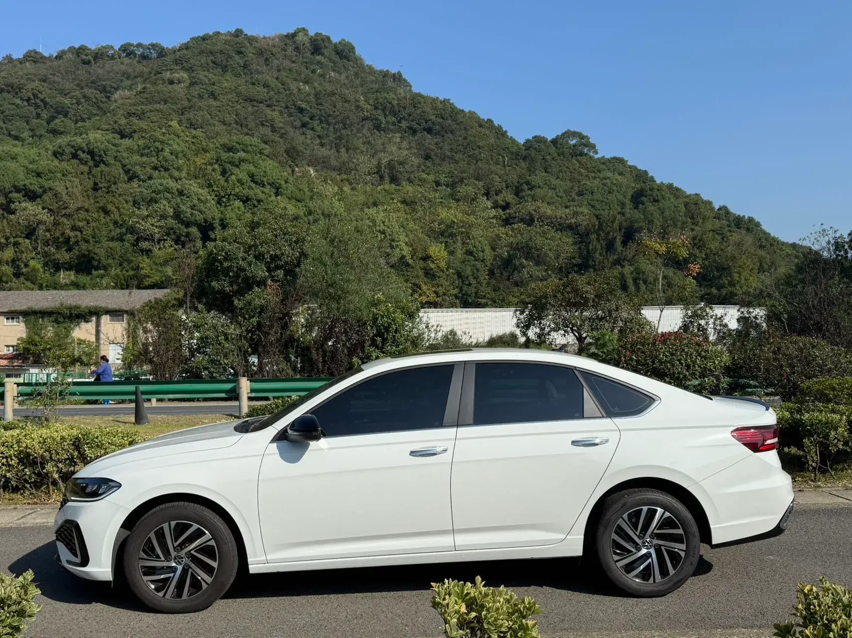 2024 VOLKSWAGEN LAVIDA thumbnail 4