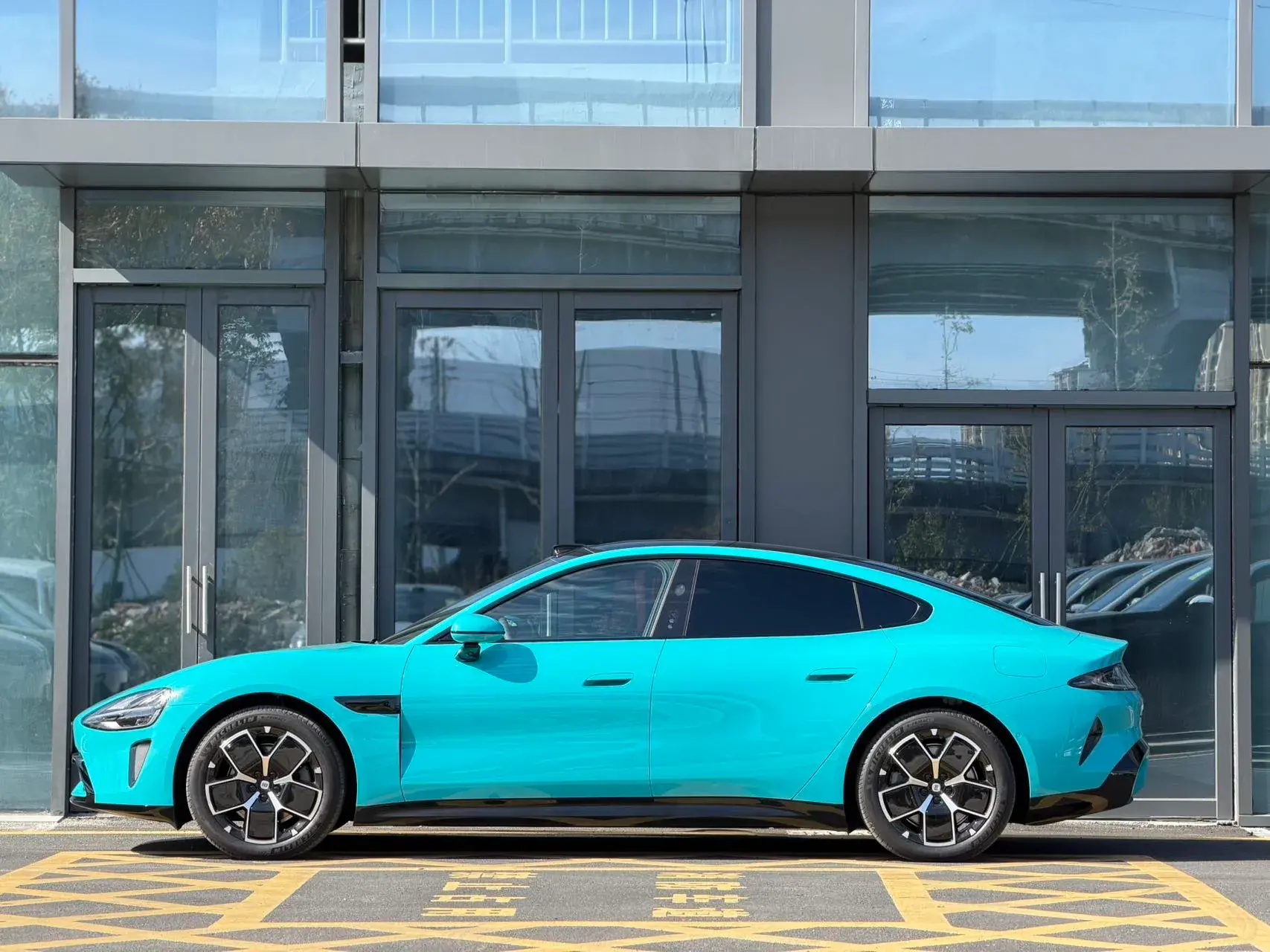 2024 MI SU7 thumbnail 3