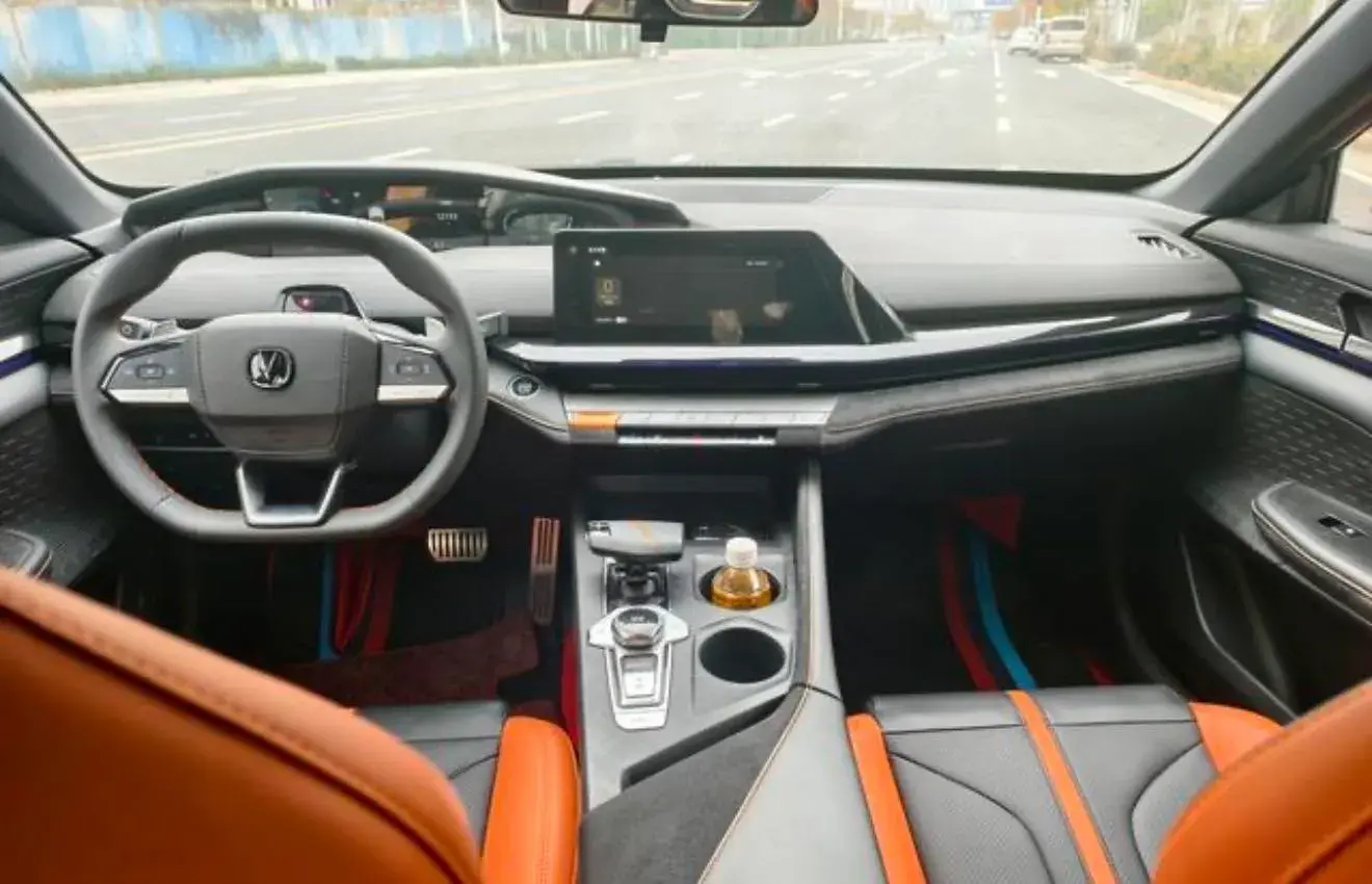 2025 CHANGAN UNI-V thumbnail 2