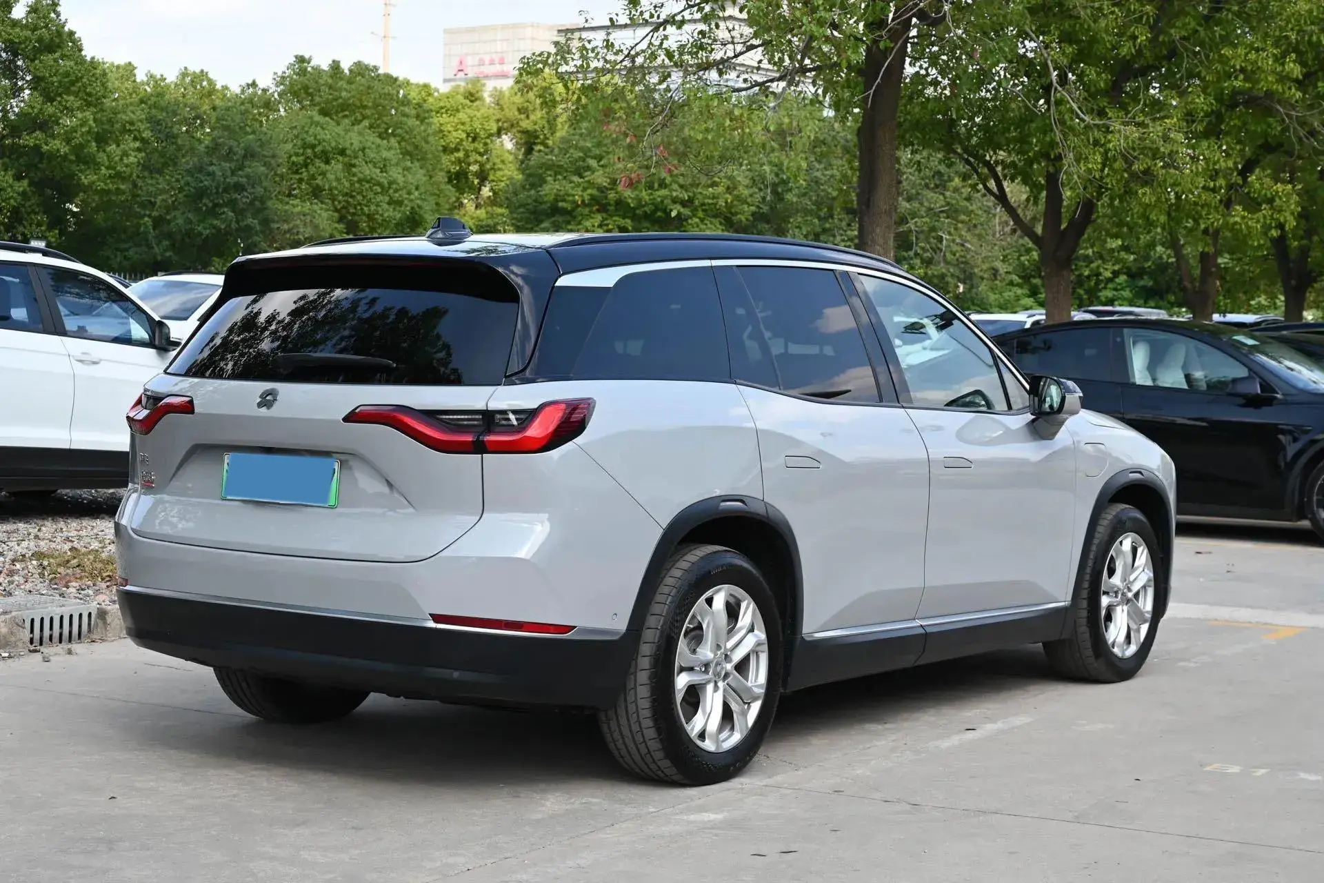 2020 NIO ES8 thumbnail 3