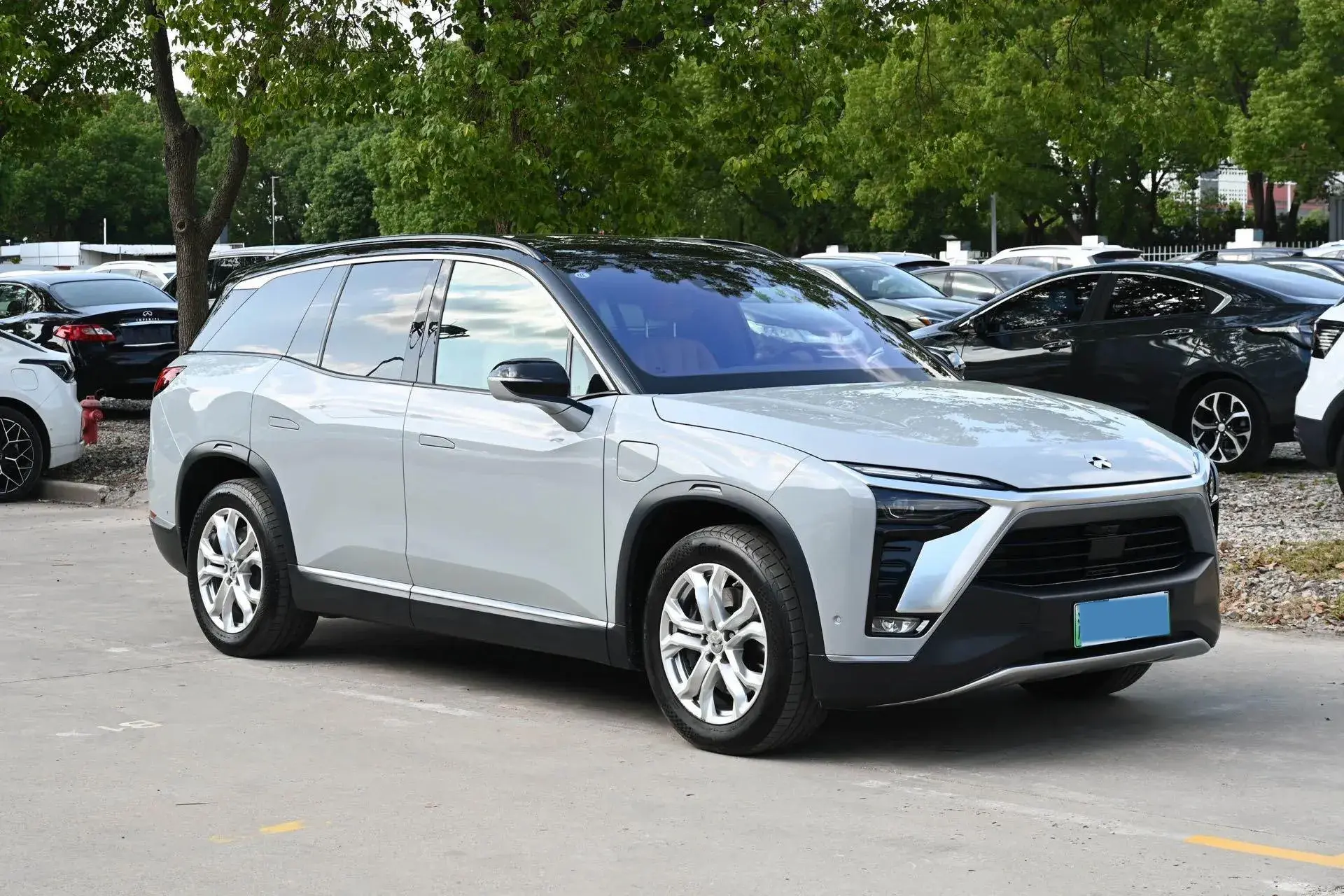 2020 NIO ES8 thumbnail 4