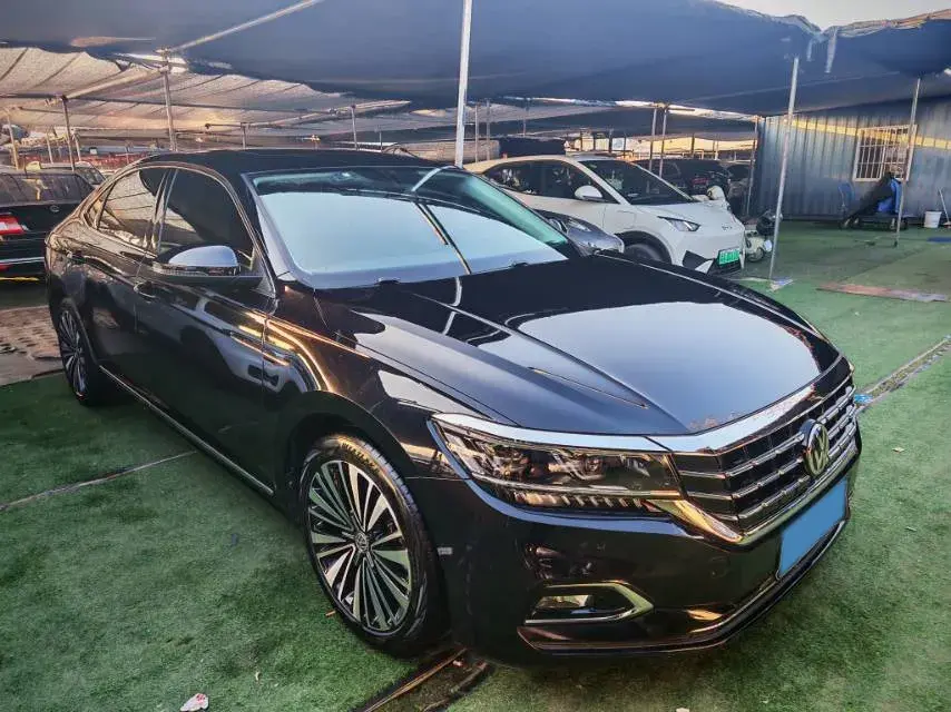 2019 VOLKSWAGEN PASSAT thumbnail 3