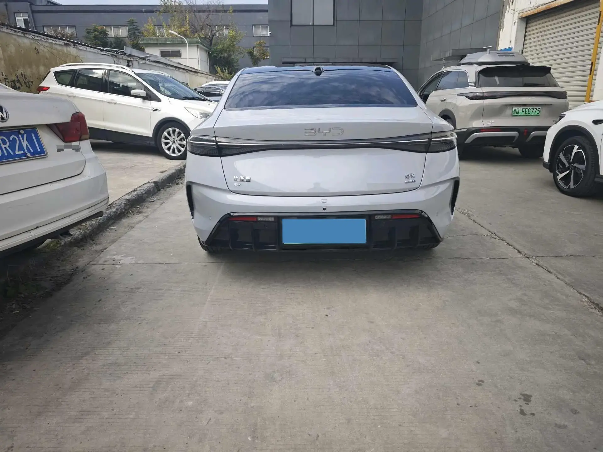 2025 BYD SEAL thumbnail 4