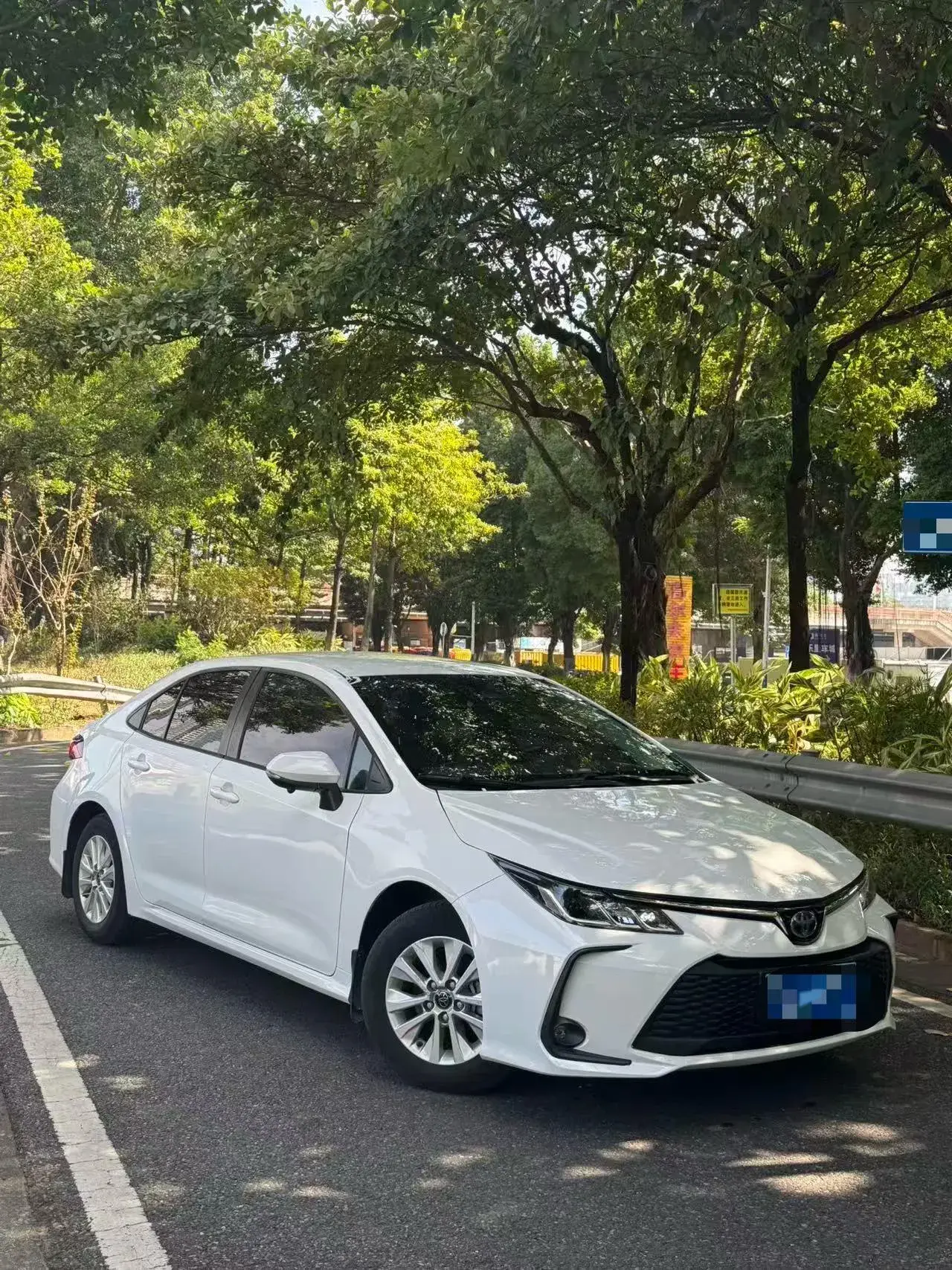 2023 TOYOTA COROLLA thumbnail 3