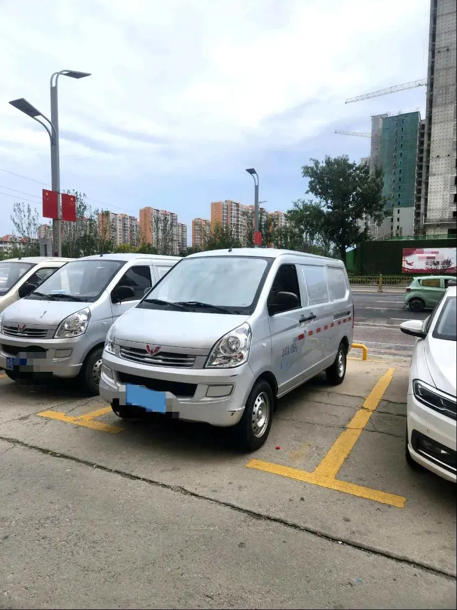 2022 WULING RONGGUANG view 1