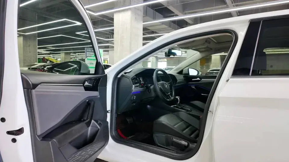 2019 VOLKSWAGEN SAGITAR thumbnail 4