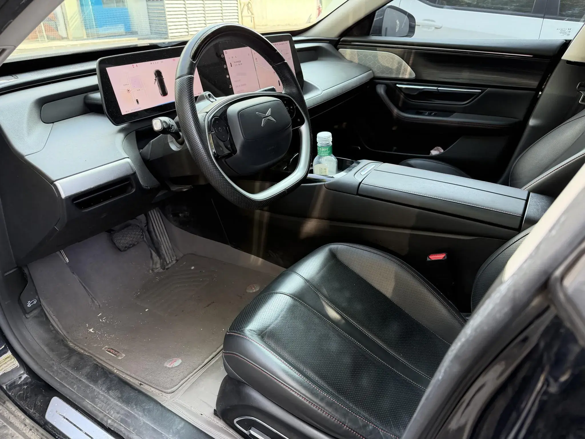 2022 XPENG P7 thumbnail 2