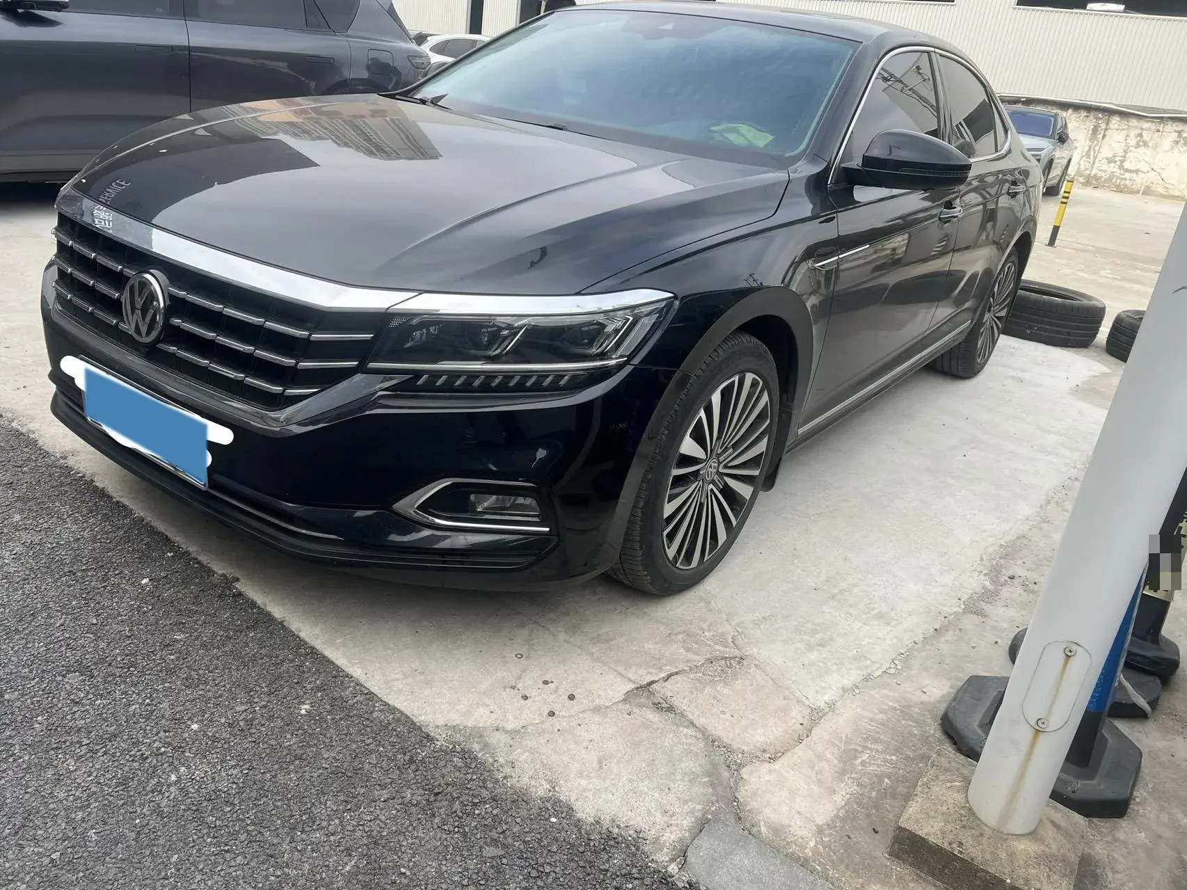 2019 VOLKSWAGEN PASSAT view 1