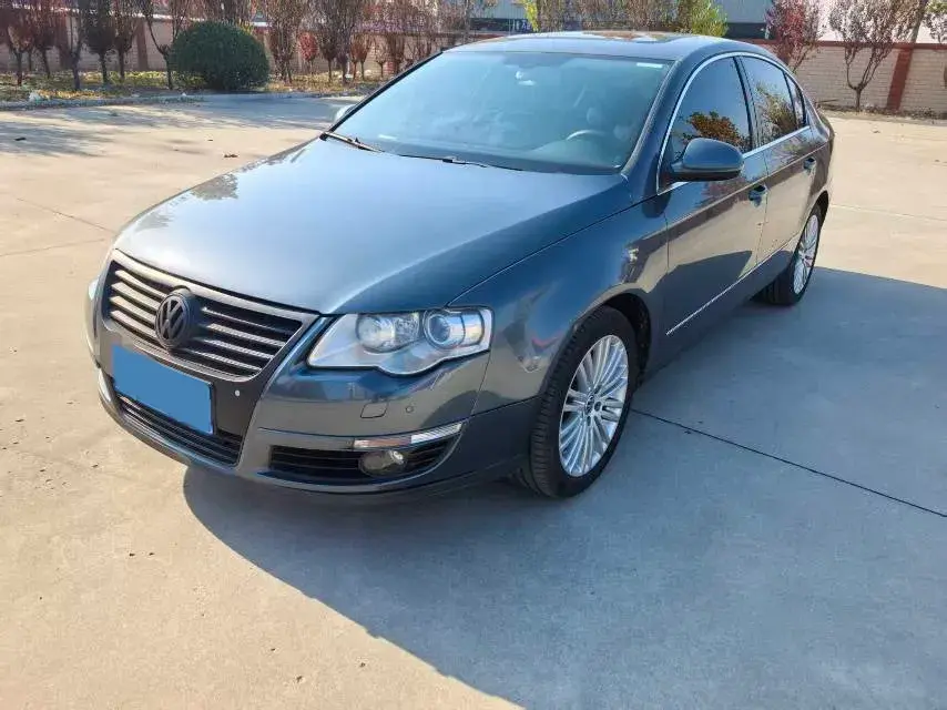 2011 VOLKSWAGEN MAGOTAN view 1