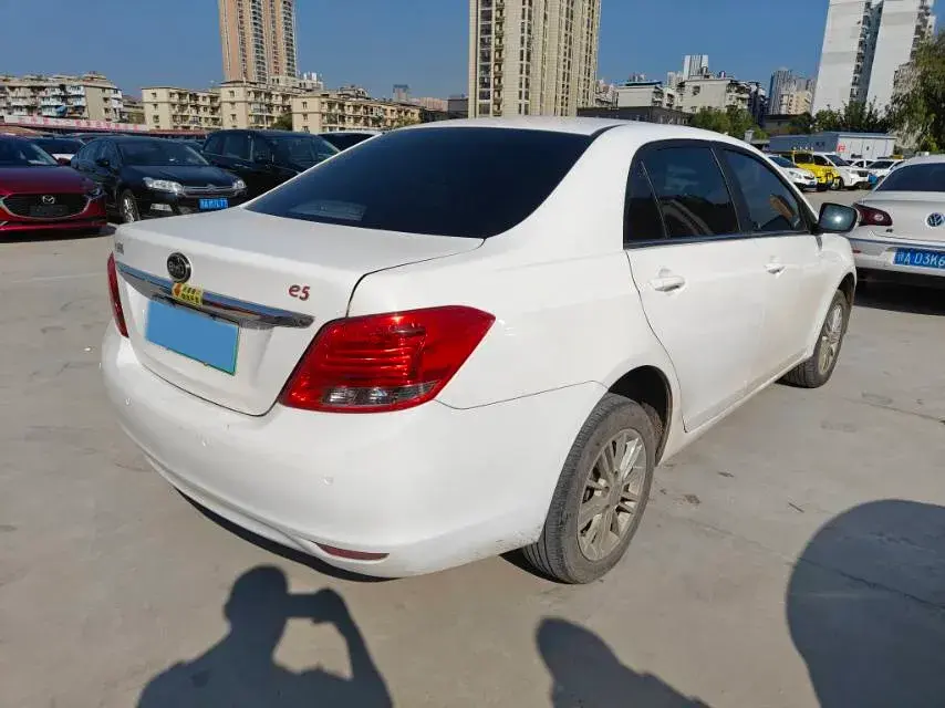 2018 BYD E5 thumbnail 4
