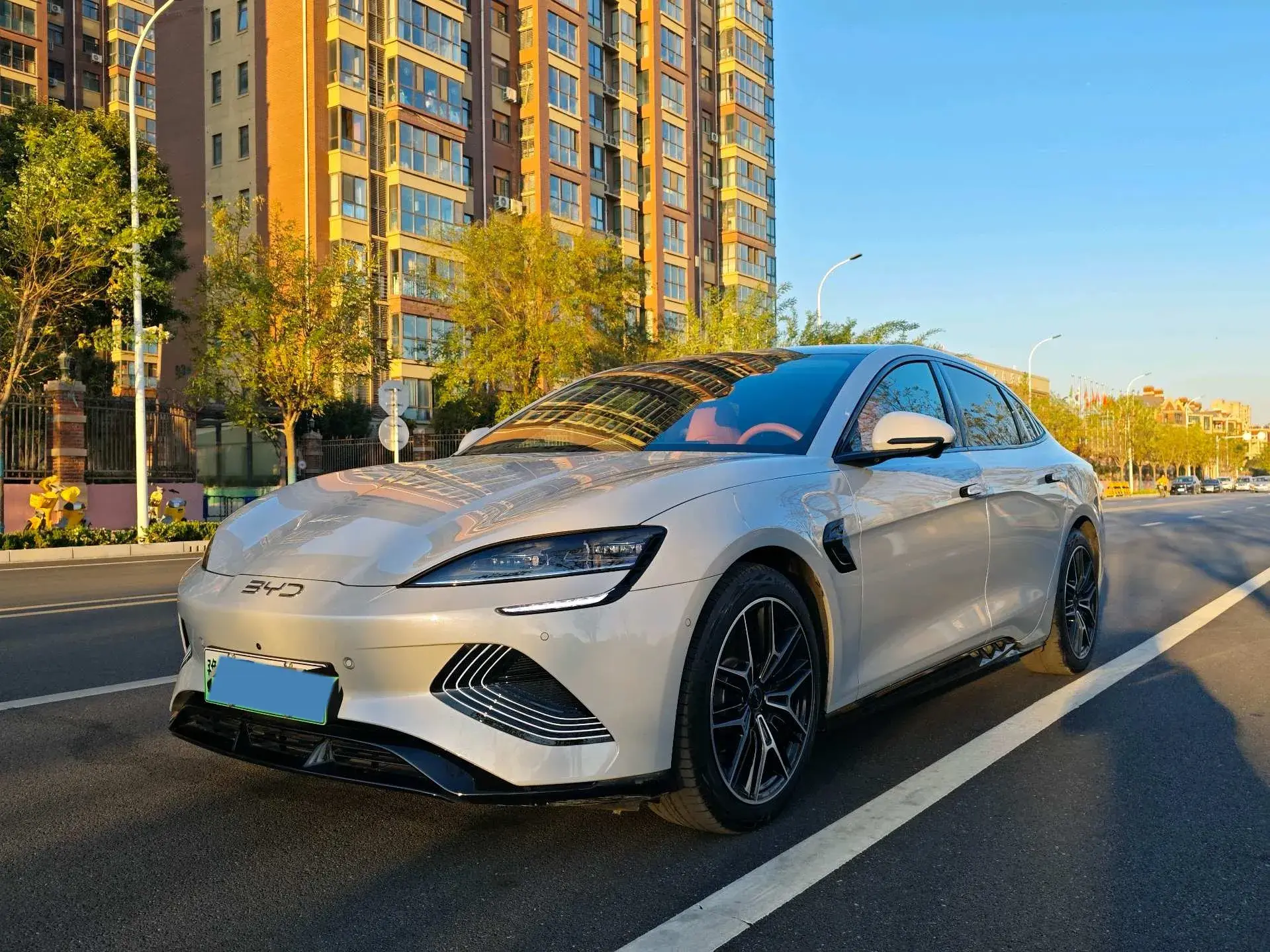 2025 BYD SEAL view 1