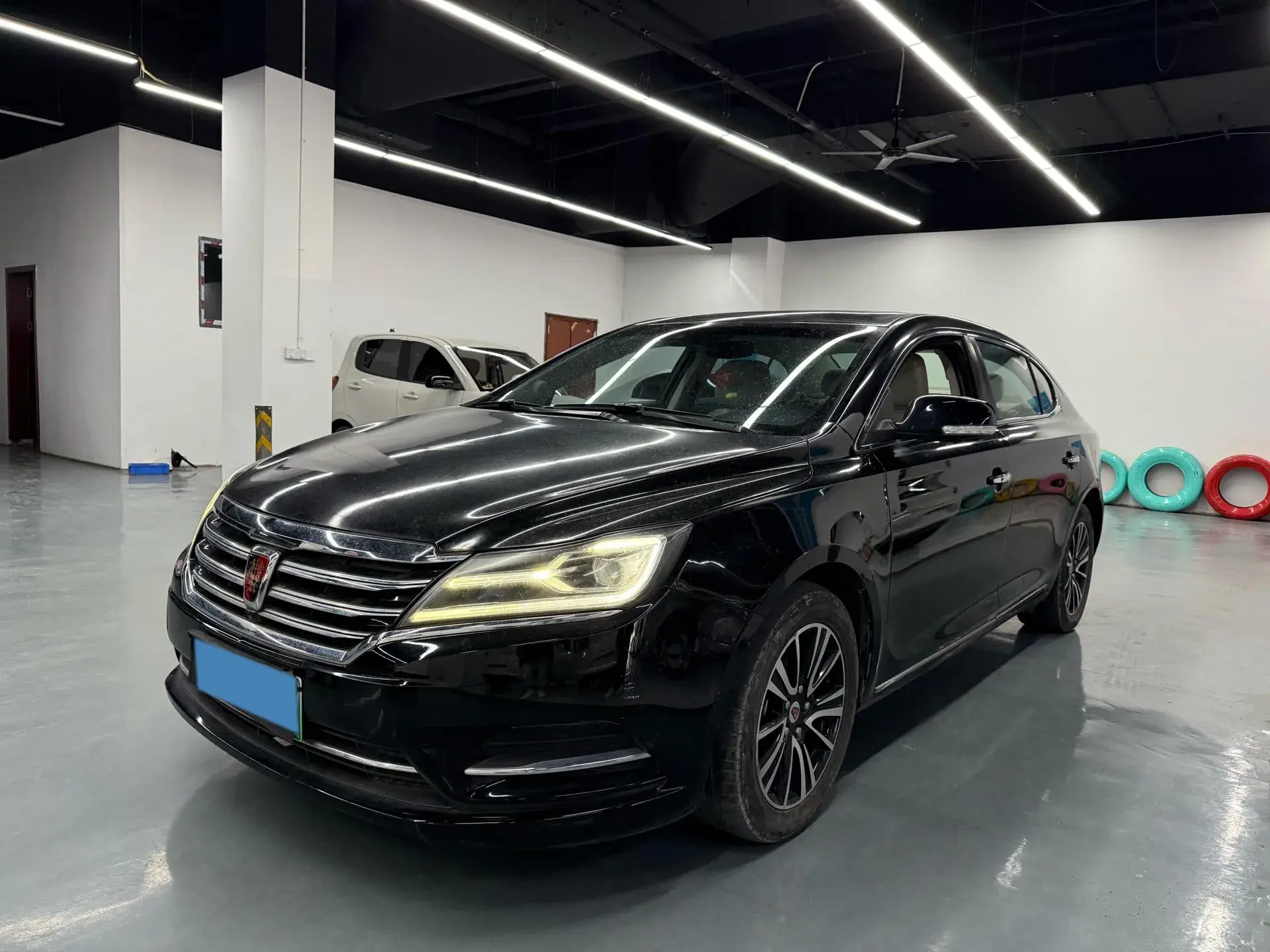 2017 ROEWE E950 view 1