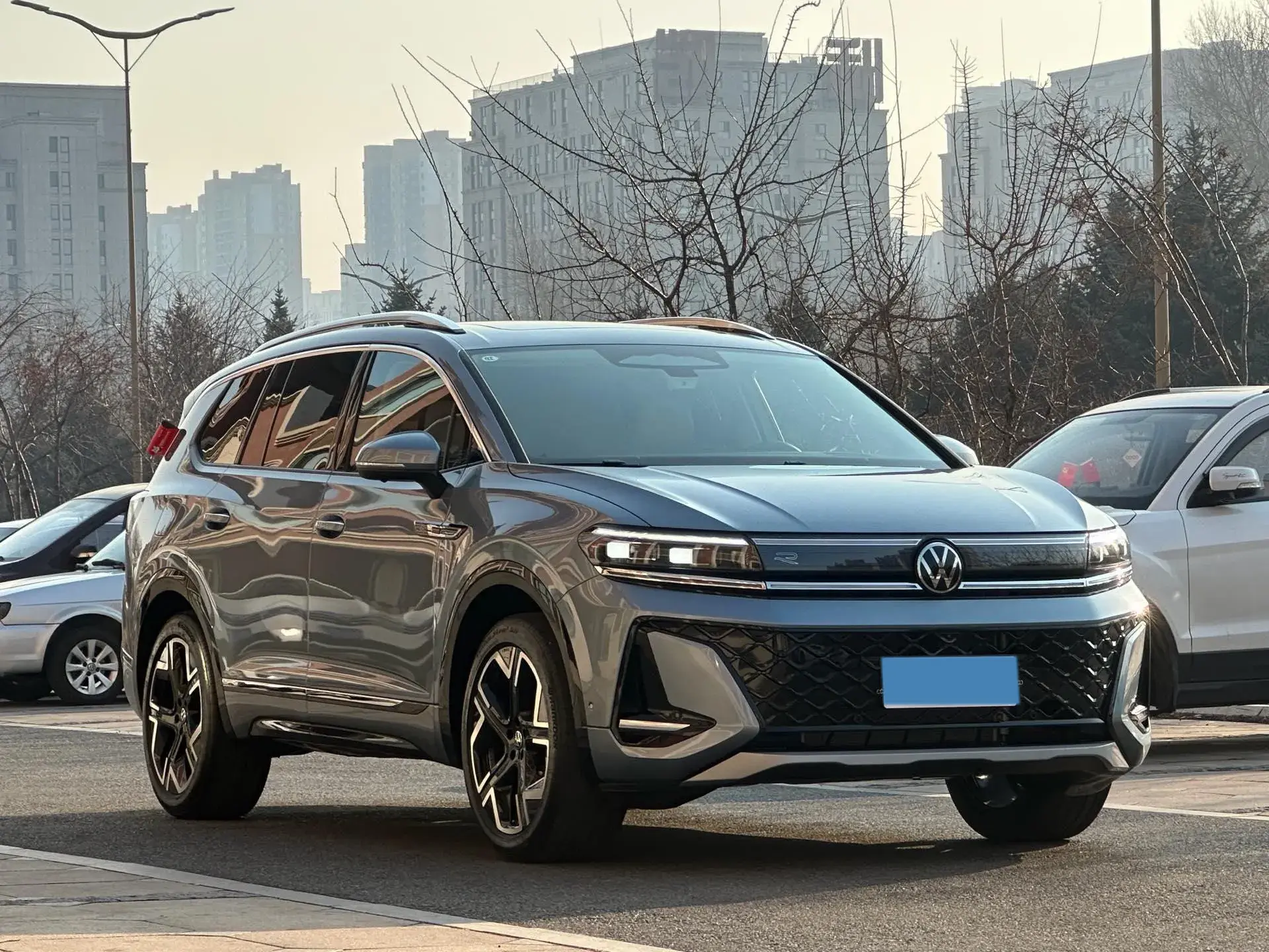 2023 VOLKSWAGEN TALAGON thumbnail 3