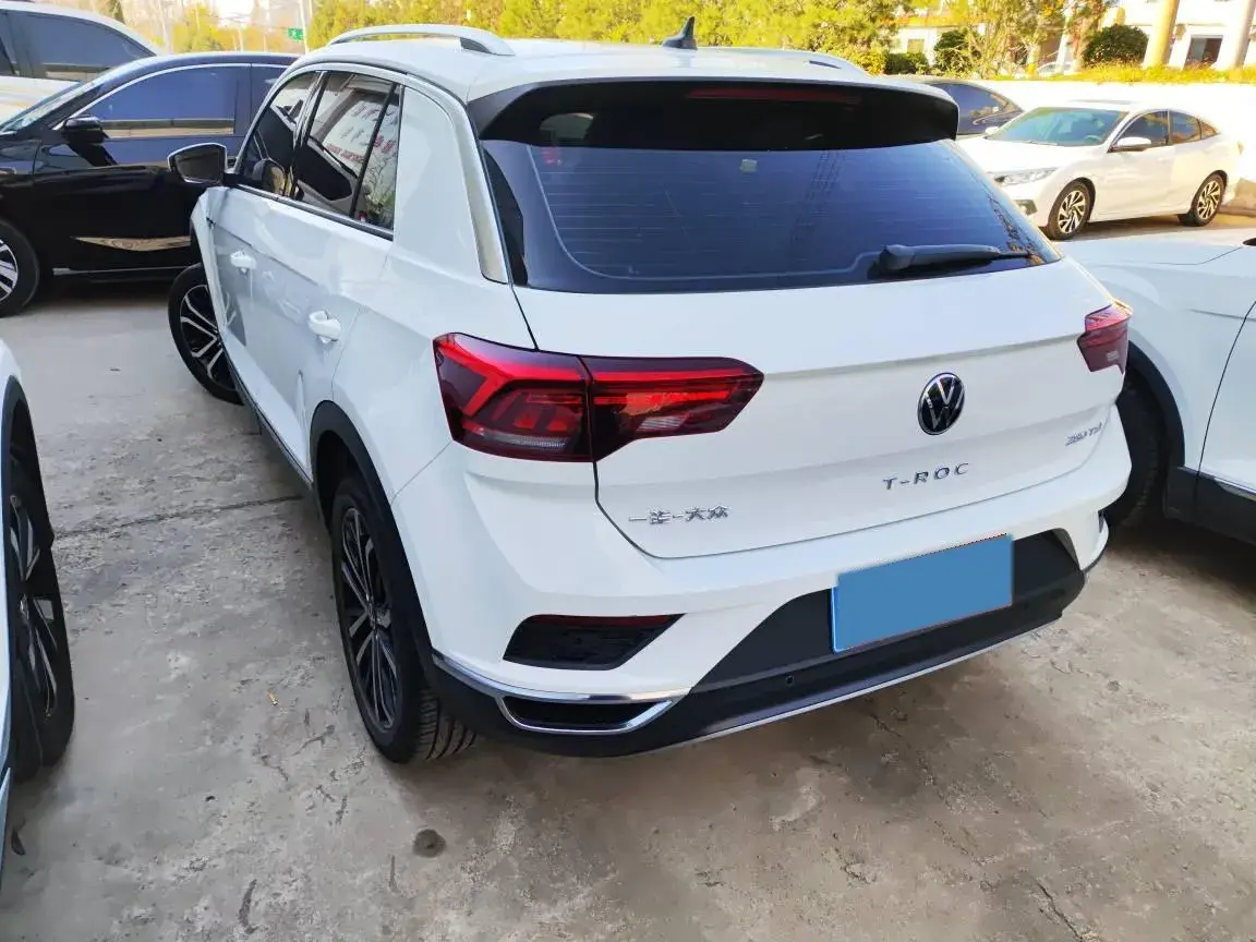 2021 VOLKSWAGEN T-ROC thumbnail 4