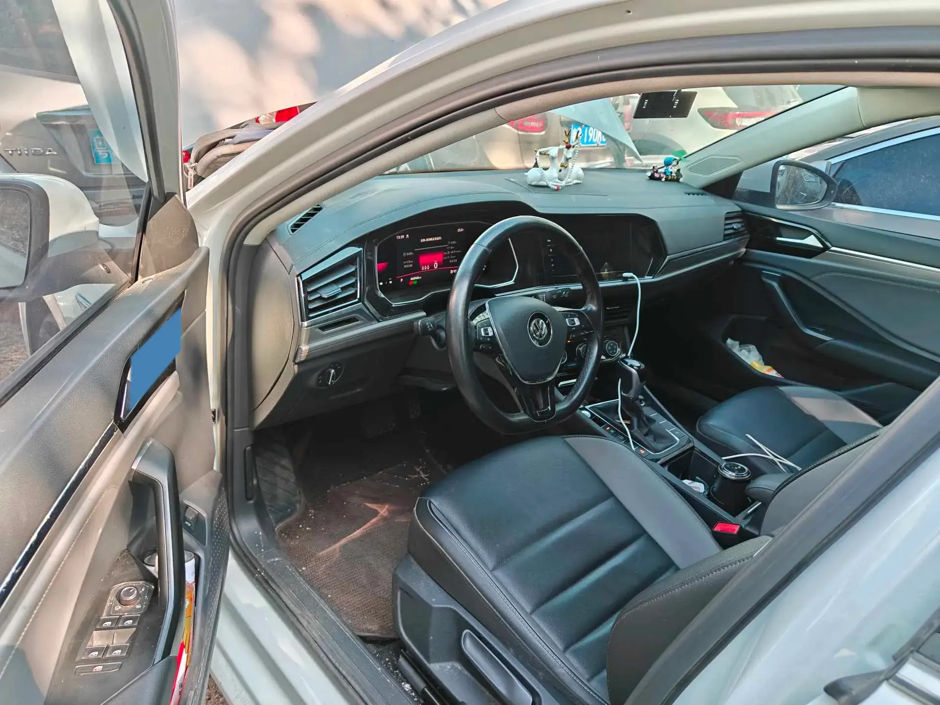 2021 VOLKSWAGEN SAGITAR thumbnail 4