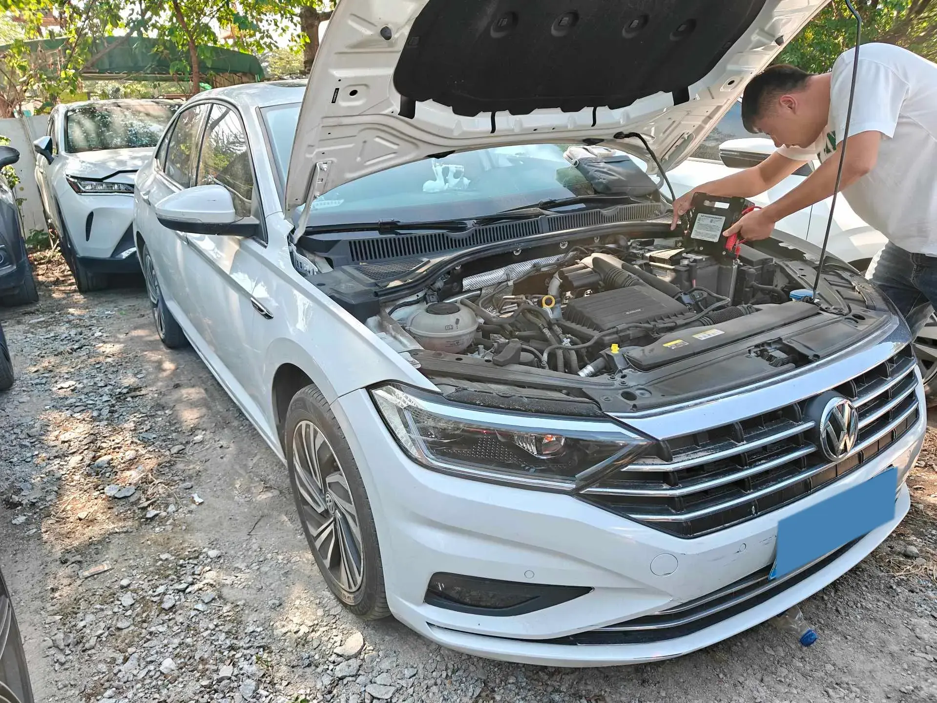 2021 VOLKSWAGEN SAGITAR thumbnail 3