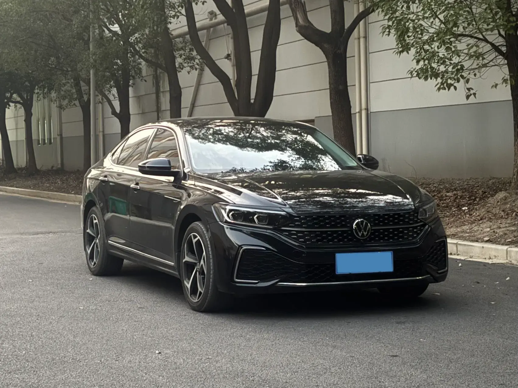 2023 VOLKSWAGEN PASSAT thumbnail 2