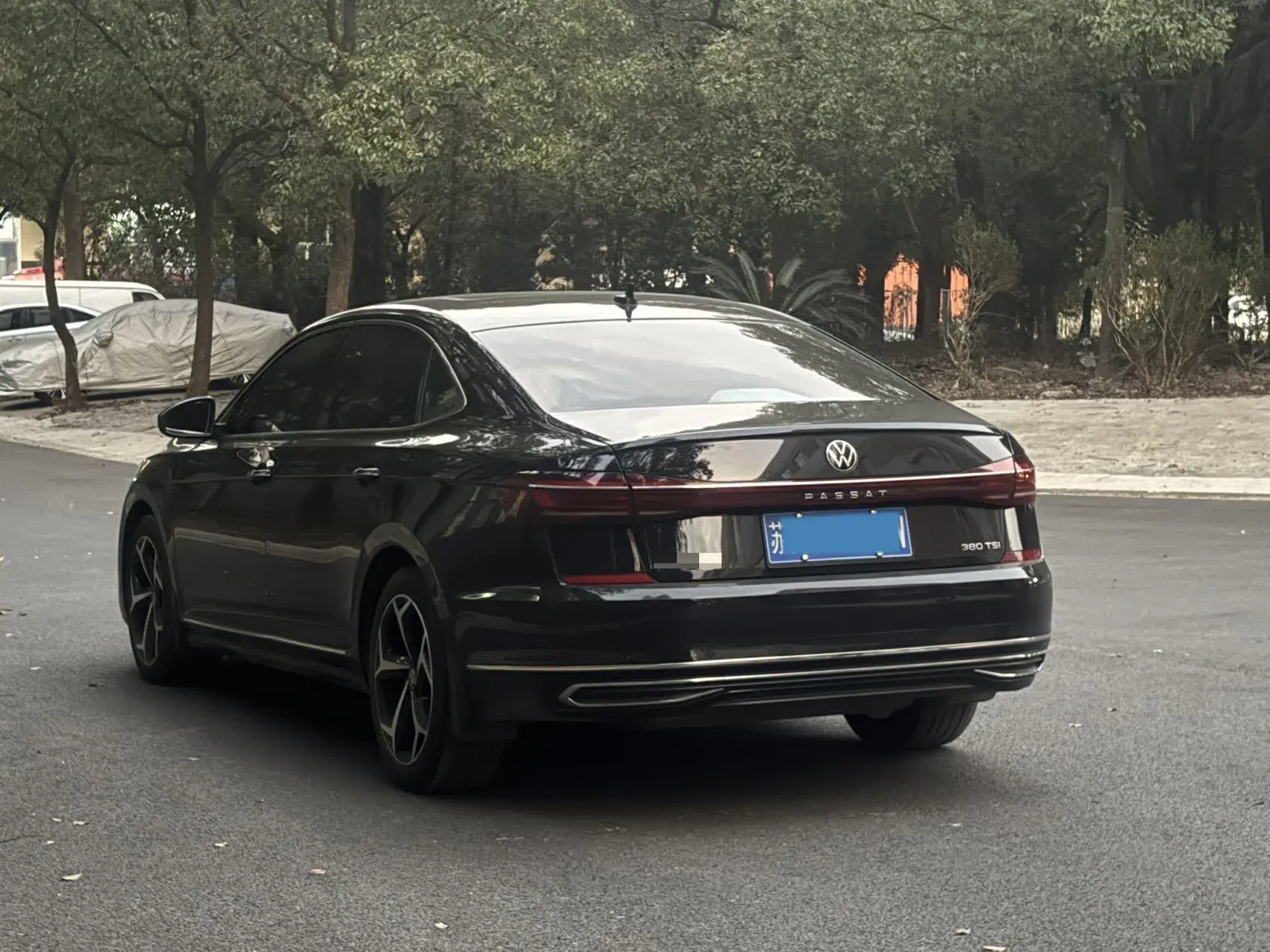 2023 VOLKSWAGEN PASSAT thumbnail 4