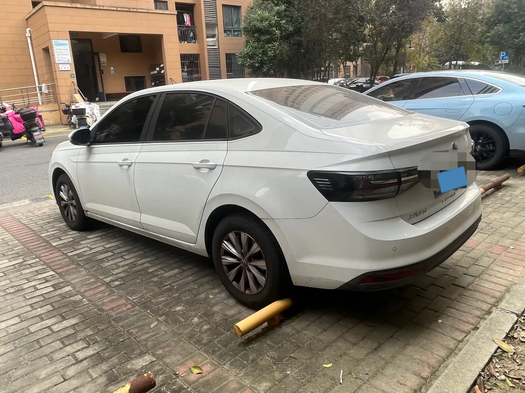 2025 VOLKSWAGEN LAVIDA thumbnail 3