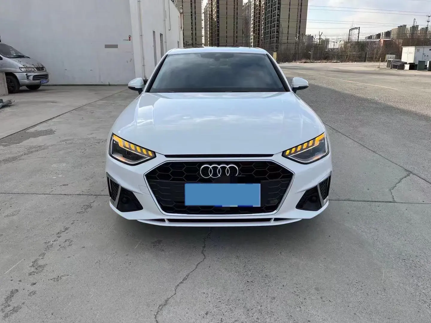 2022 AUDI A4L thumbnail 2