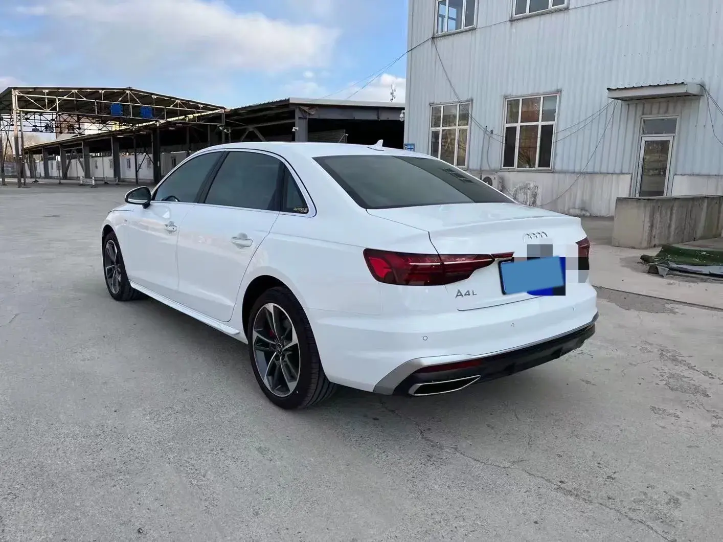 2022 AUDI A4L thumbnail 4
