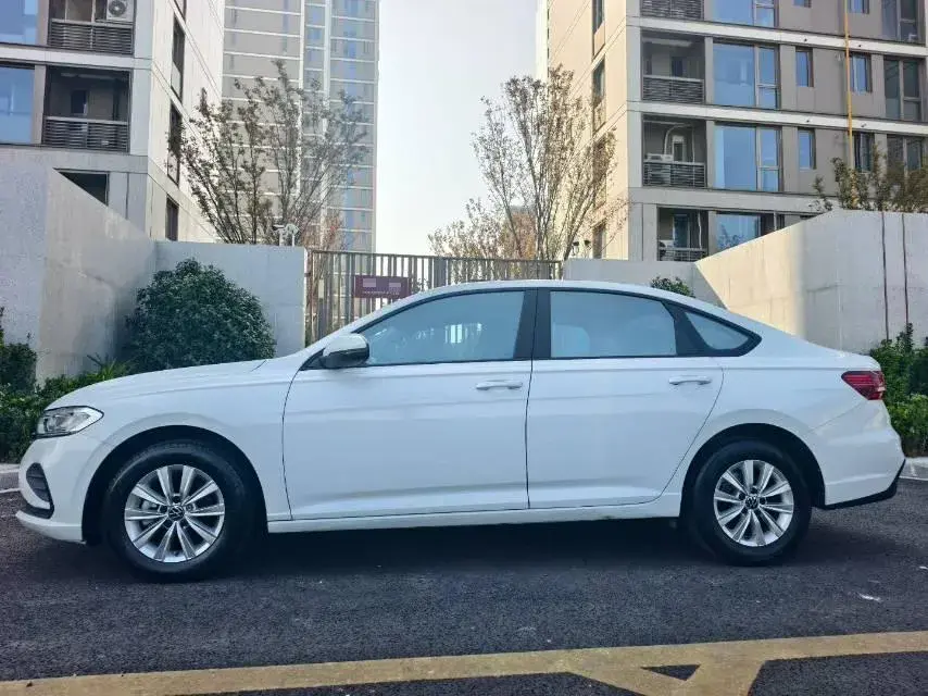 2023 VOLKSWAGEN LAVIDA thumbnail 3