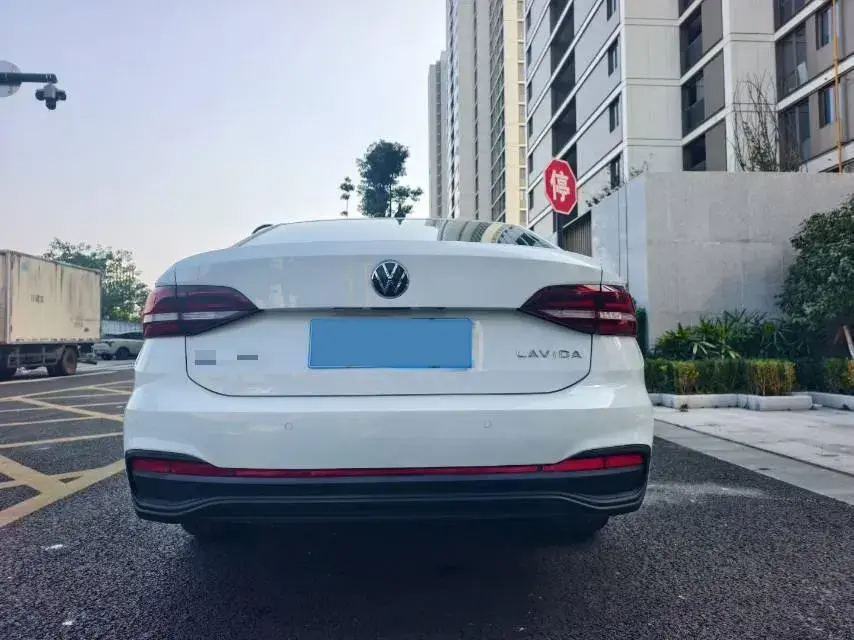 2023 VOLKSWAGEN LAVIDA thumbnail 4