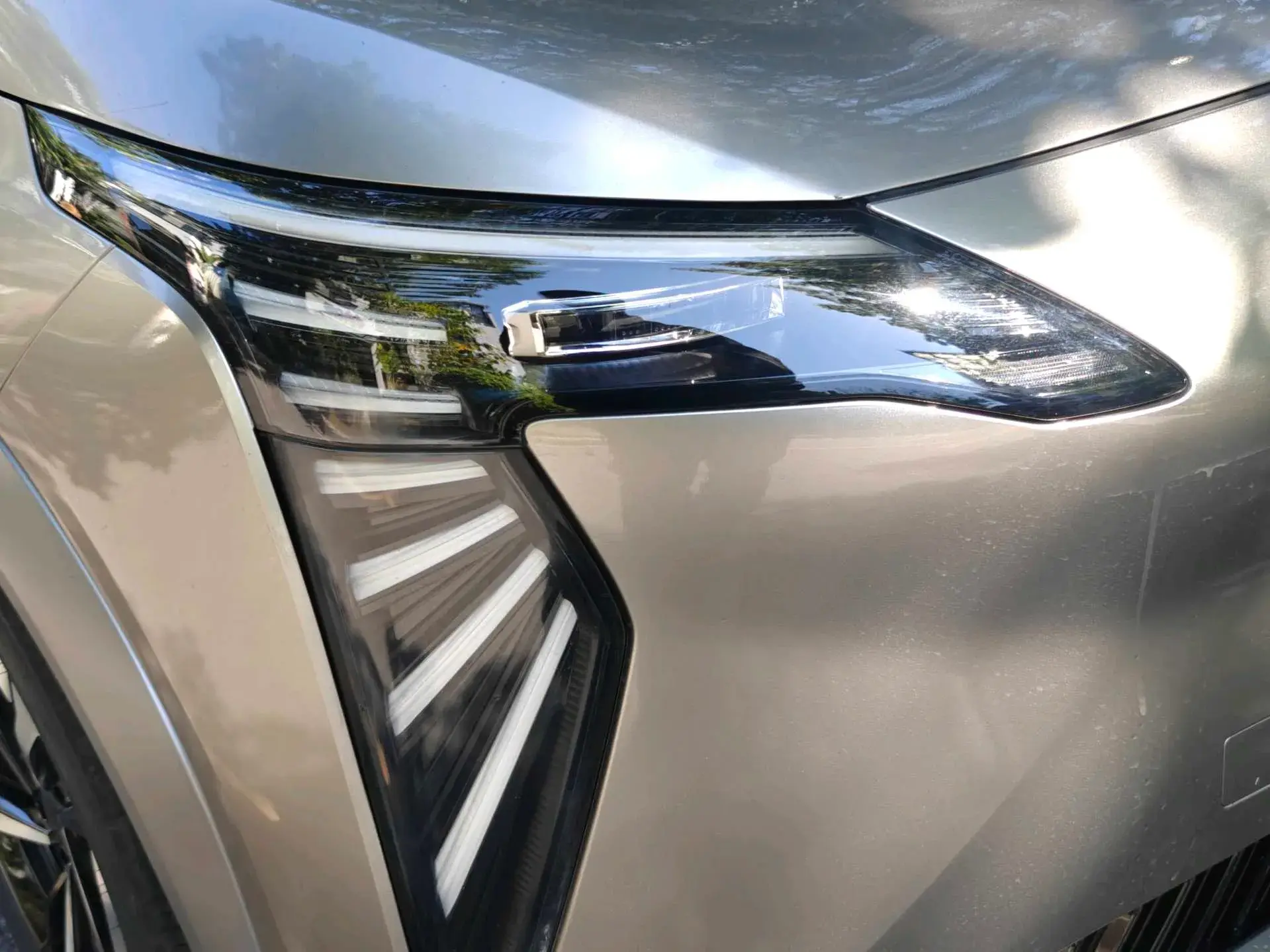 2023 AION Y thumbnail 4