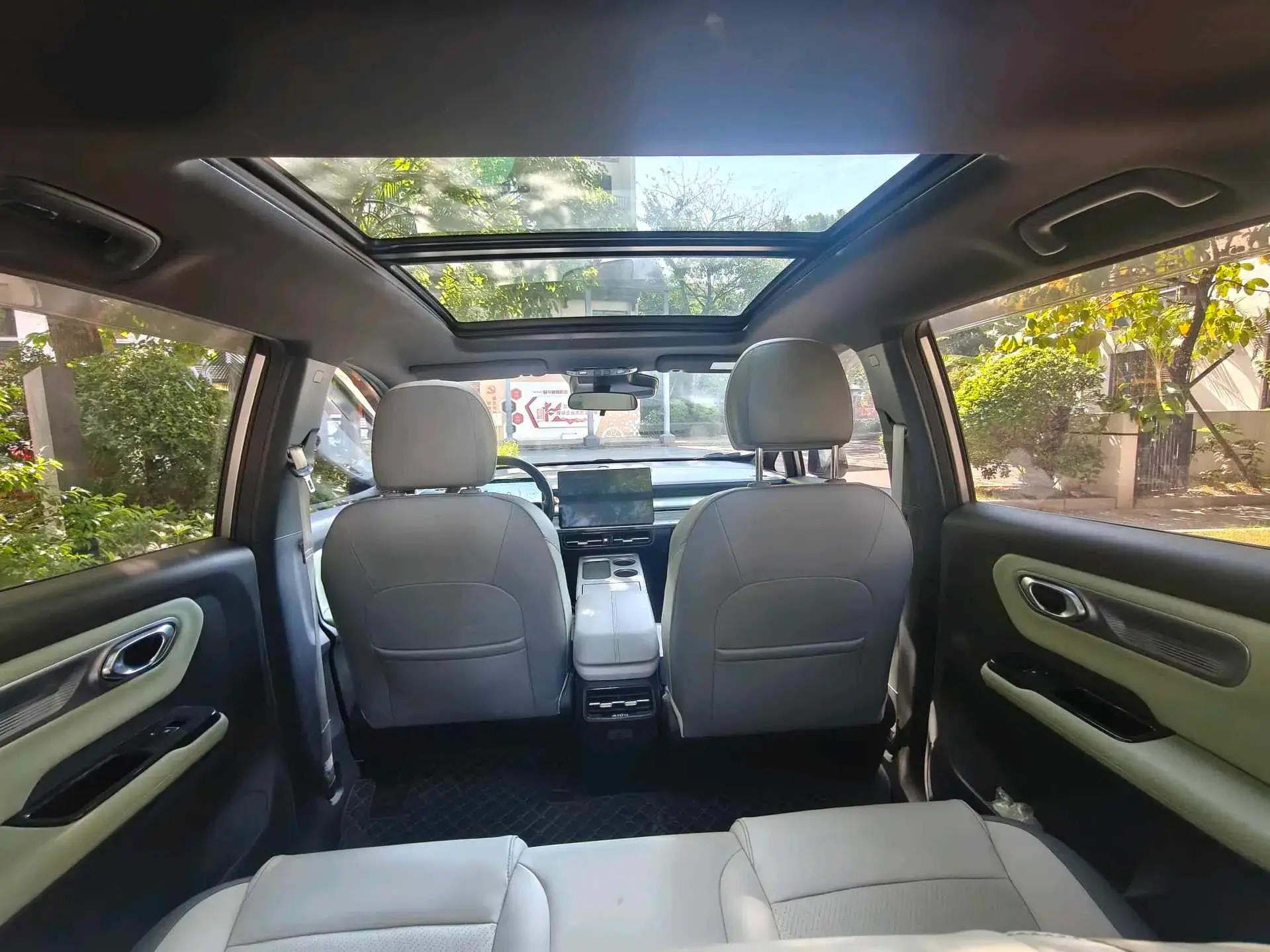 2023 AION Y thumbnail 2