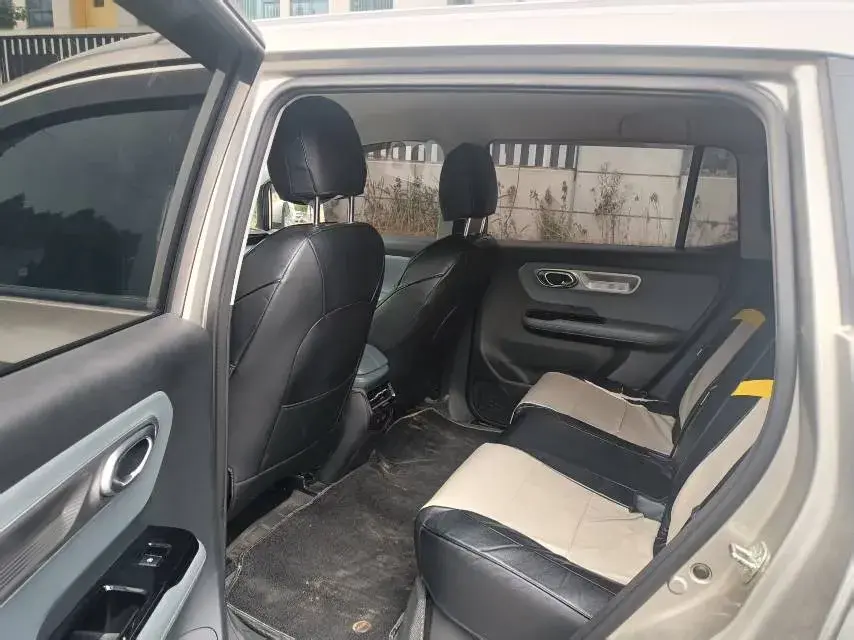 2023 AION Y thumbnail 3