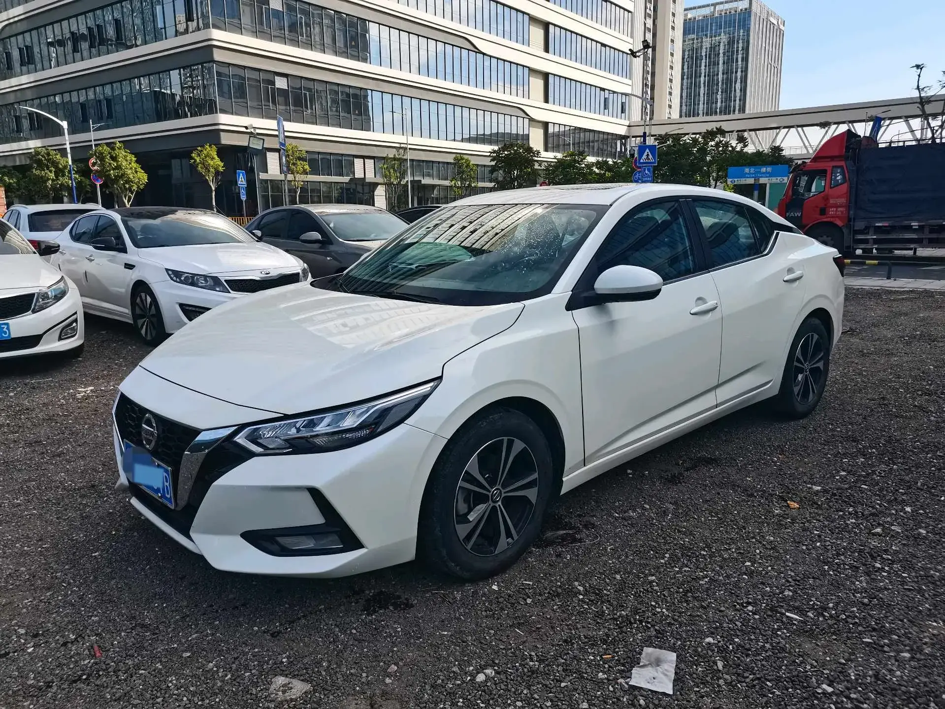 2023 NISSAN SYLPHY view 1