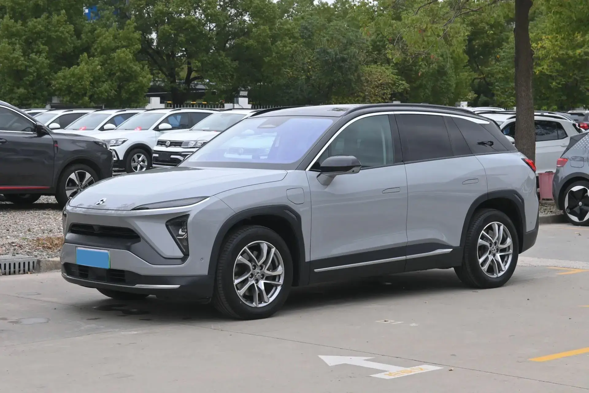 2019 NIO ES6 view 1