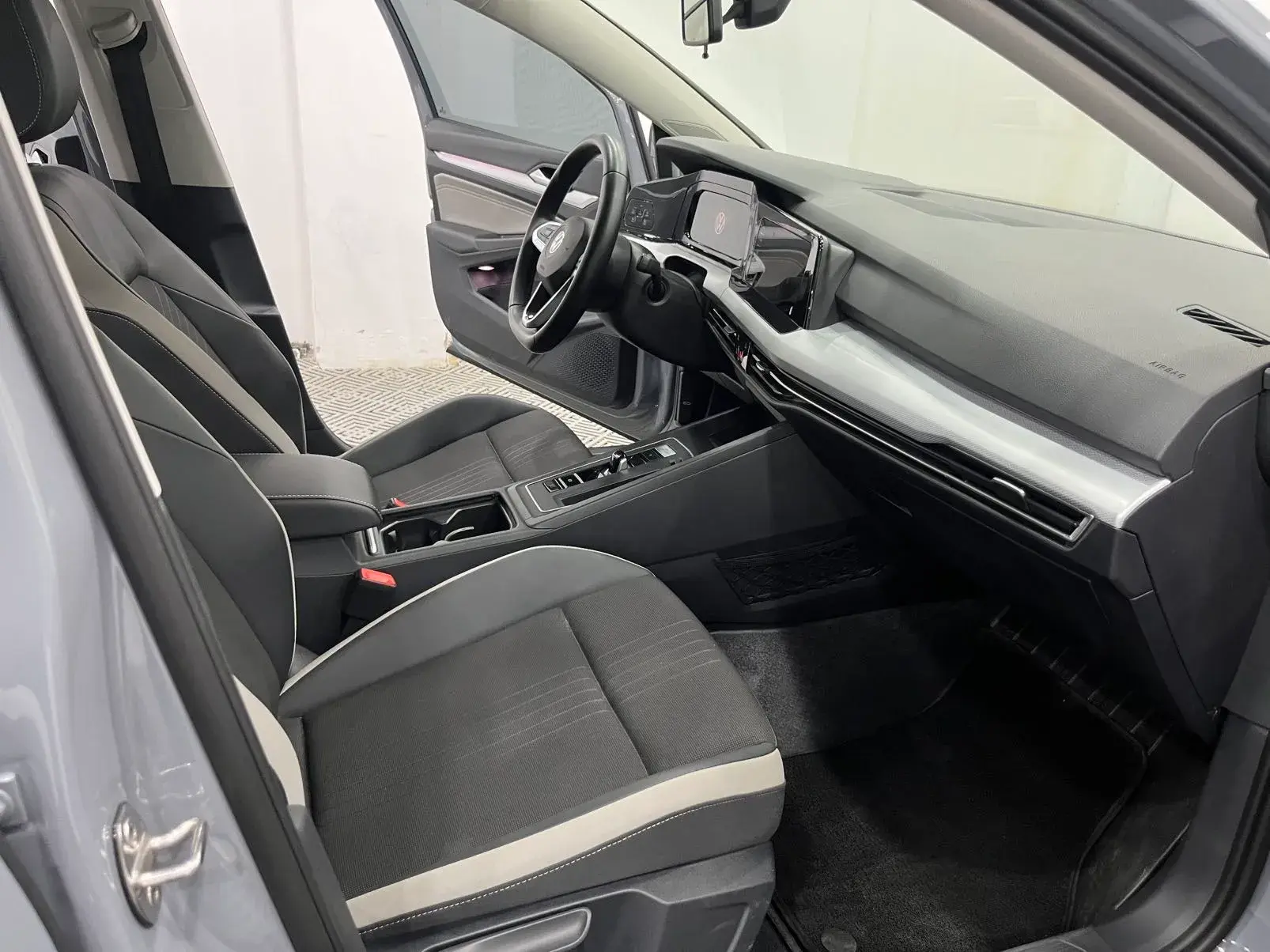 2021 VOLKSWAGEN GOLF thumbnail 4