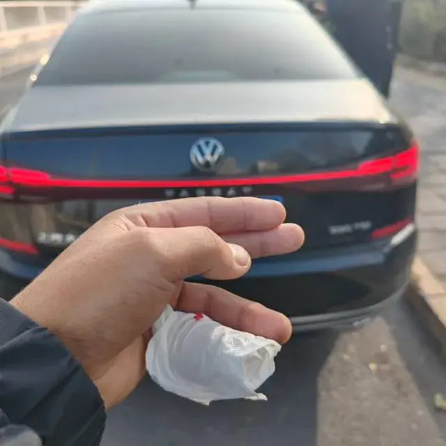 2023 VOLKSWAGEN PASSAT thumbnail 2