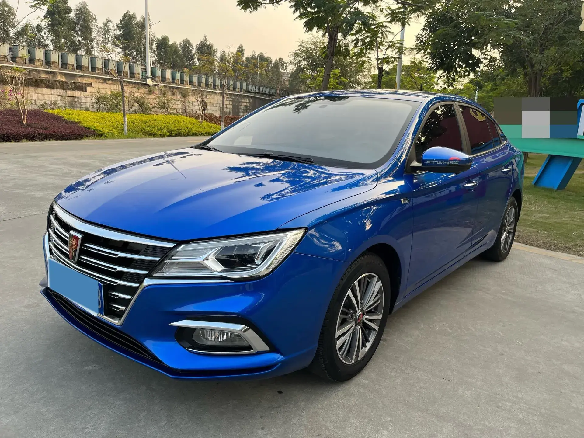 2019 ROEWE I5 view 1