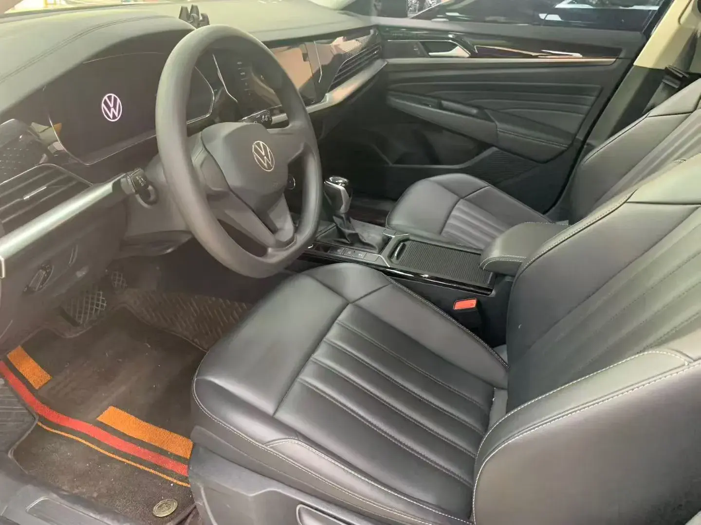 2024 VOLKSWAGEN PASSAT thumbnail 4