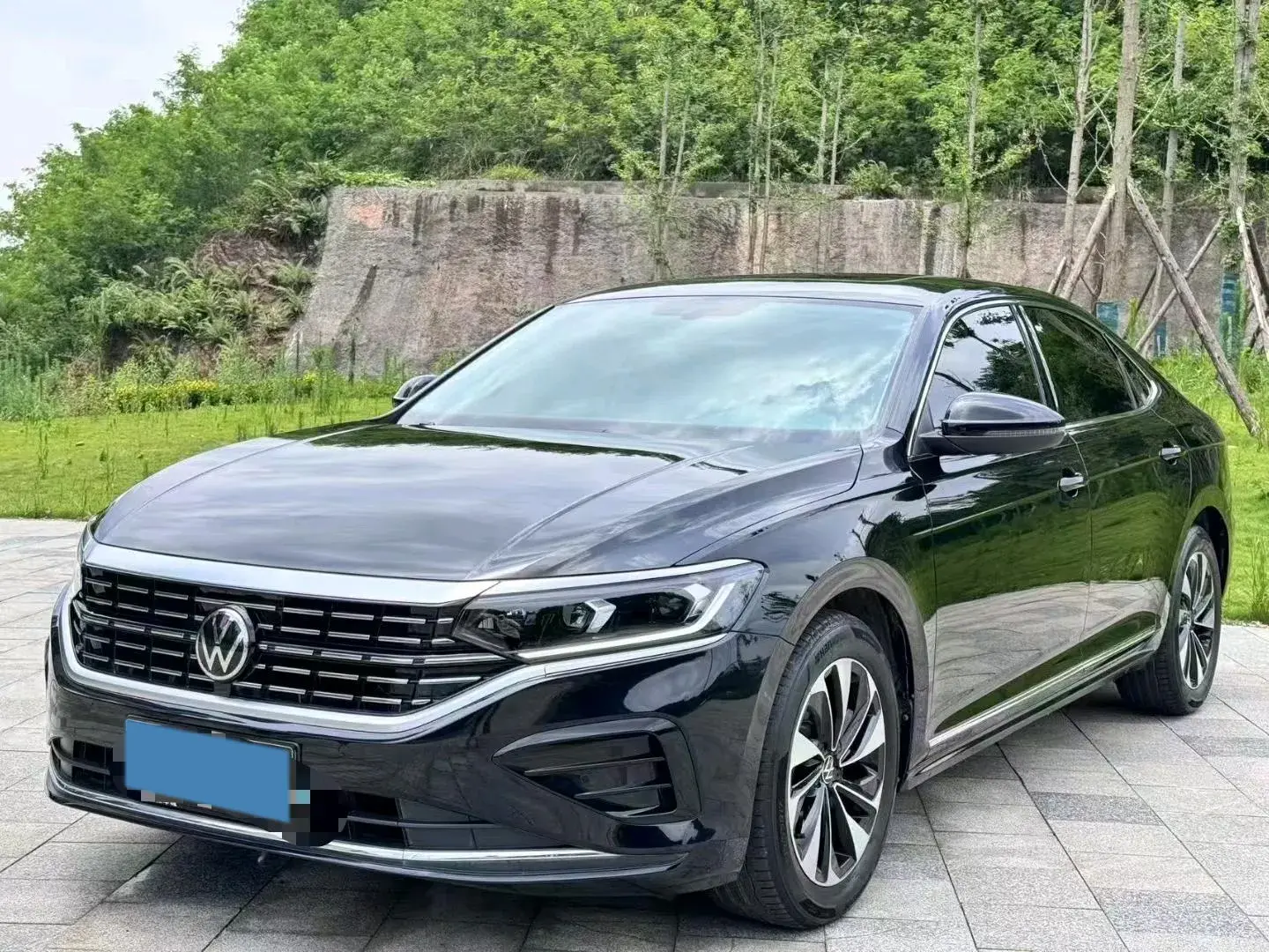 2024 VOLKSWAGEN PASSAT view 1