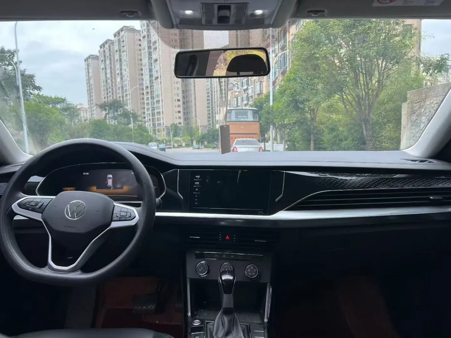 2024 VOLKSWAGEN PASSAT thumbnail 2