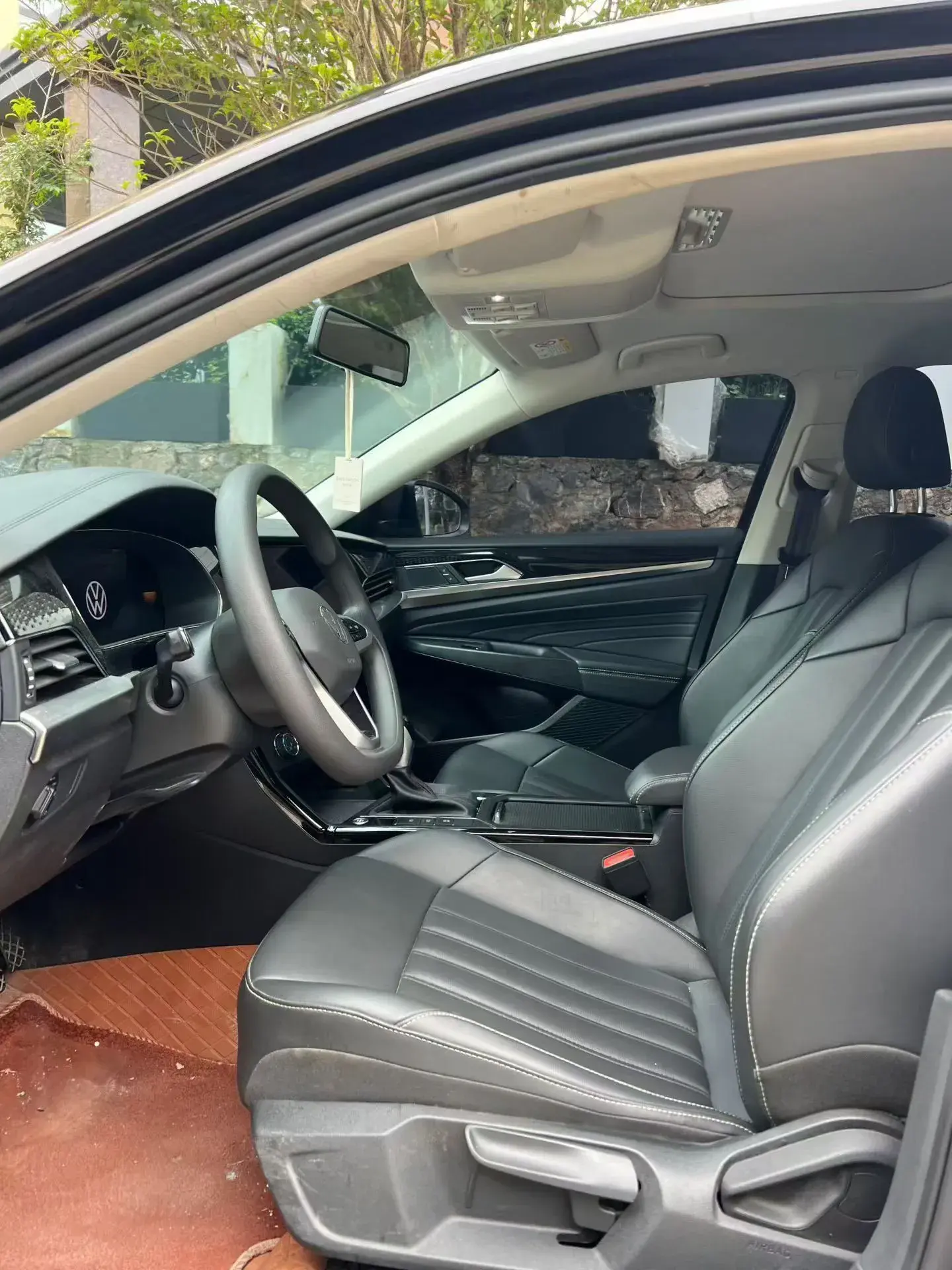 2024 VOLKSWAGEN PASSAT thumbnail 3