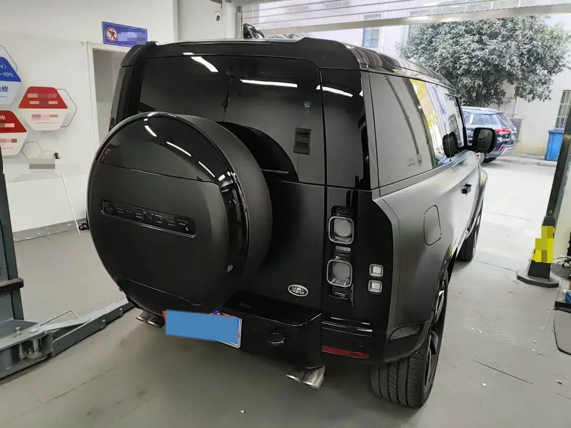 2024 LAND ROVER thumbnail 2