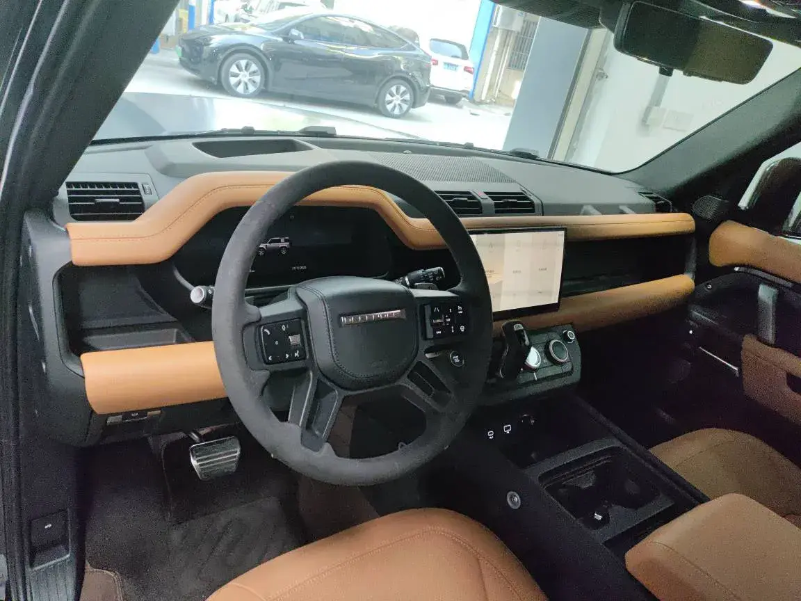 2024 LAND ROVER thumbnail 4