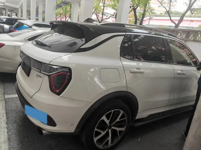 2018 LYNK&CO 01 thumbnail 4