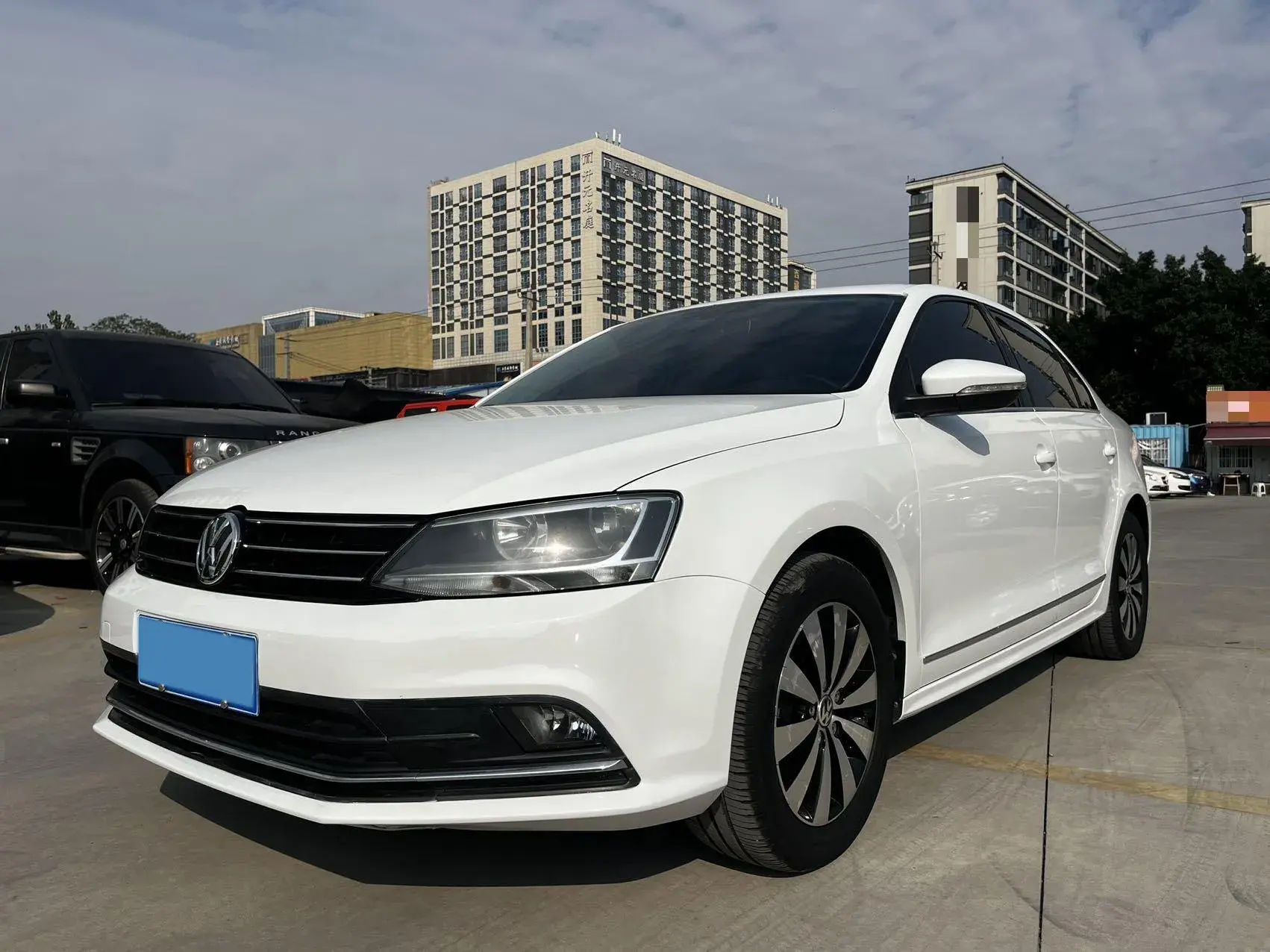 2018 VOLKSWAGEN SAGITAR view 1