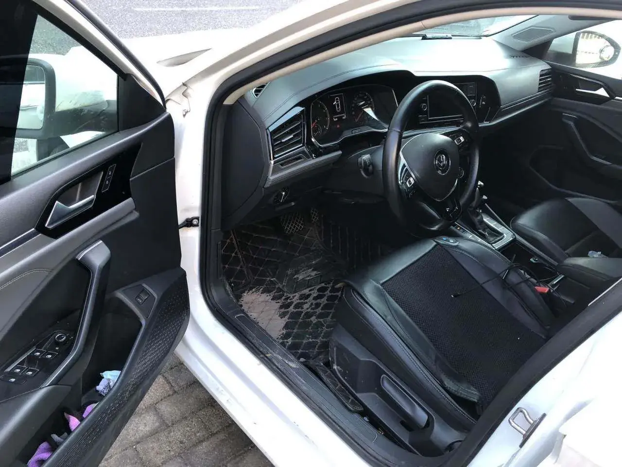 2019 VOLKSWAGEN SAGITAR thumbnail 3