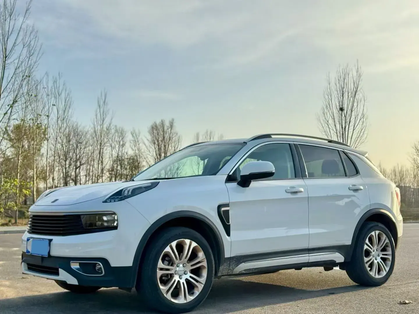 2018 LYNK&CO 01 view 1