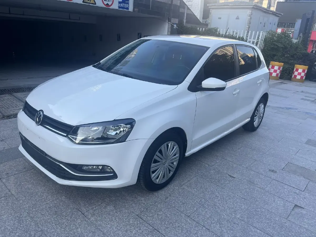 2016 Volkswagen Polo 1.6L 110HP L4 6AT