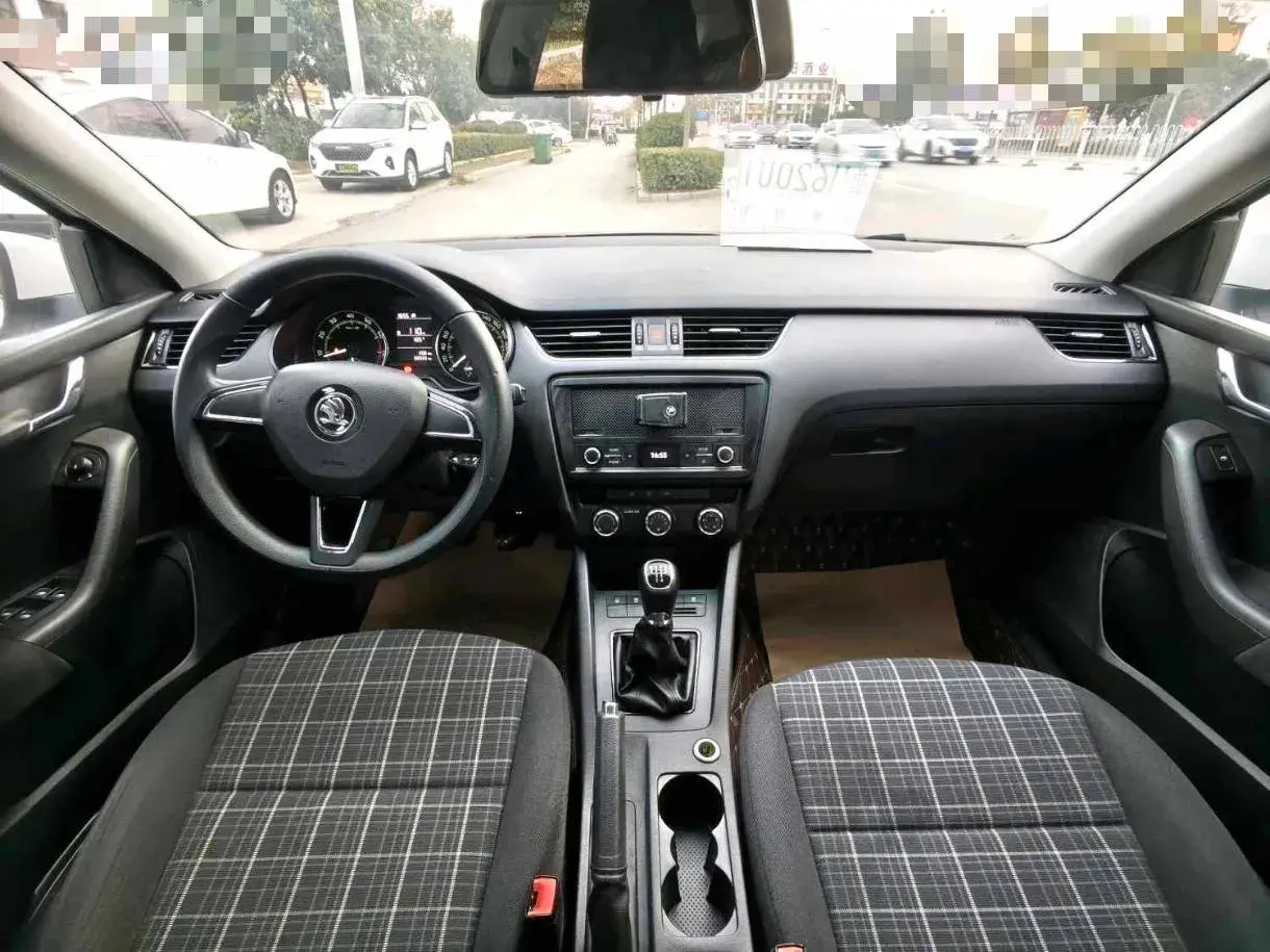 2019 SKODA OCTAVIA thumbnail 4