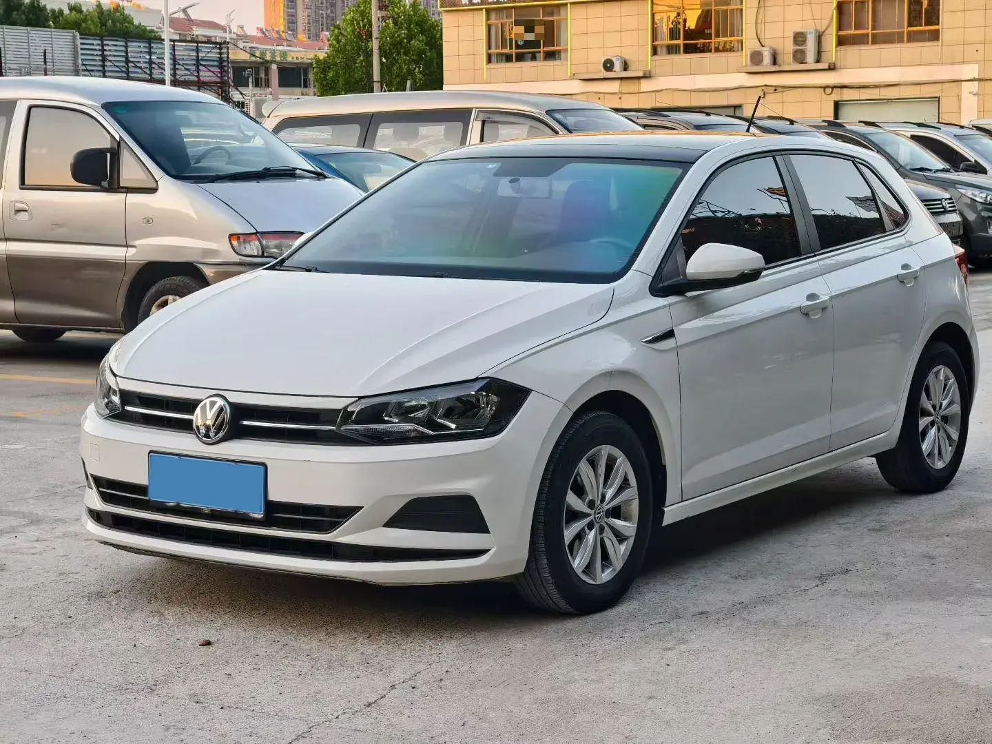 2019 VOLKSWAGEN POLO view 1