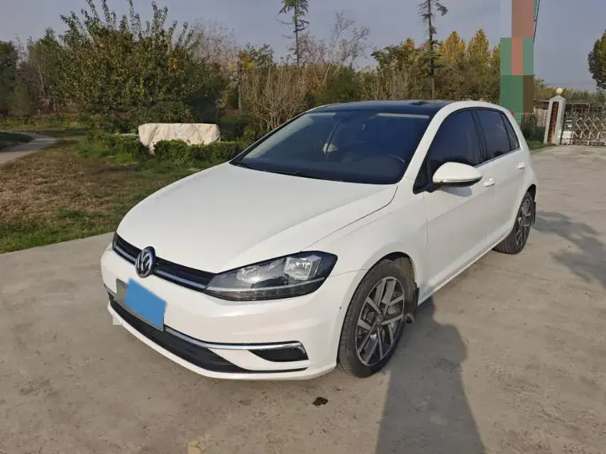 2020 VOLKSWAGEN GOLF view 1