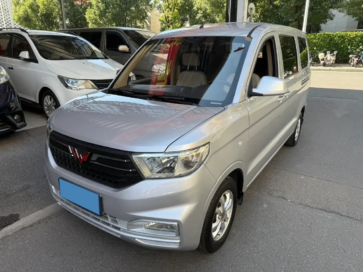 2022 WuLing HongGuang V 1.5L 99HP L4 6MT